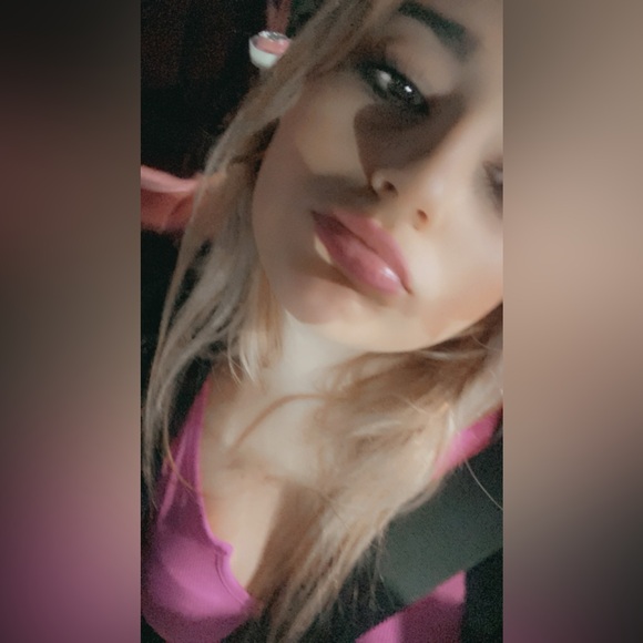 Meet your Posher, Katie - Picture 2 of 3